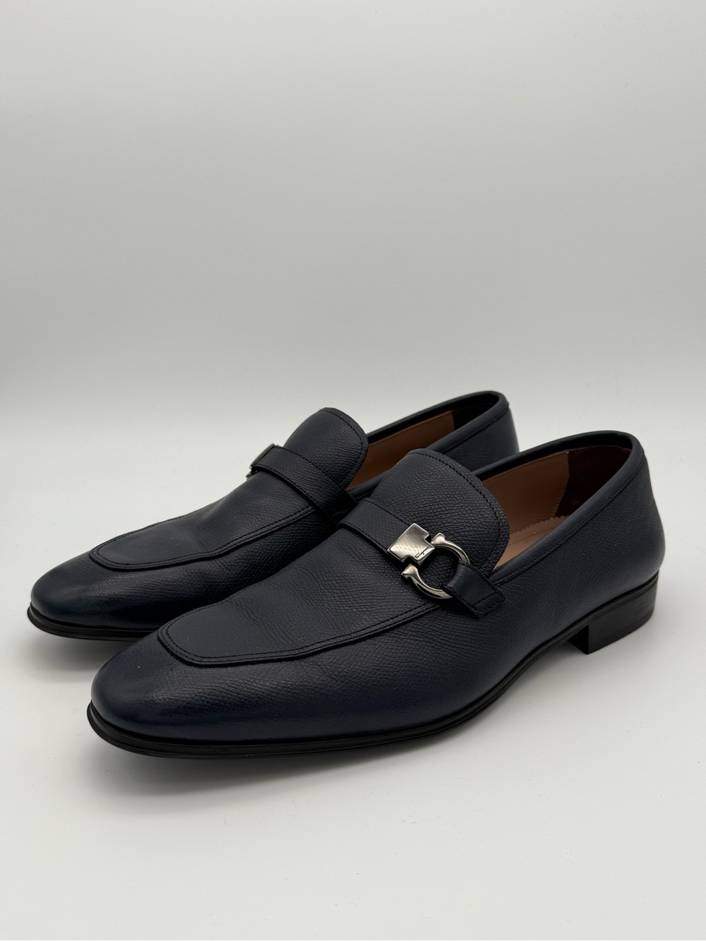 Salvatore Ferragamo Men’s Navy Blue Moccasin with Gancini Ornament Size 8 US